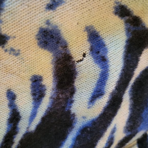 Madison‎ M Cashmere Sweater Cardigan Cozy Knit Animal Print HOLE - Picture 6 of 6